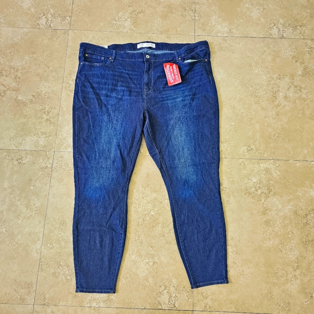 Signature by Levi Strauss & Co. Women's Dark Blue Mid-Rise Skinny Jeans